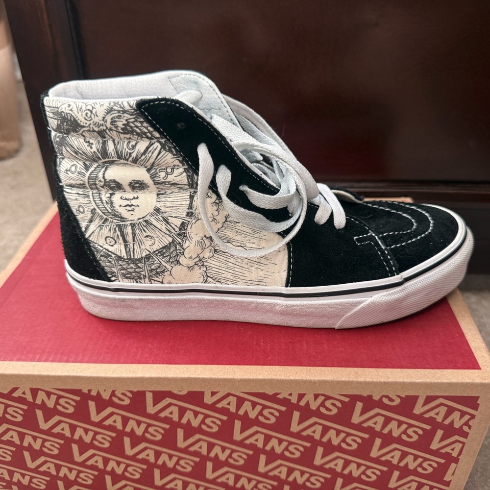 Vans Woman High-Top Sun Graphic Black and White Skate Shoe